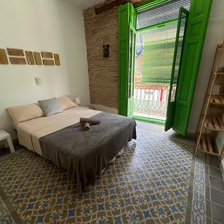 Kiwi Rooms Auto Check-In Valencia Luaran gambar