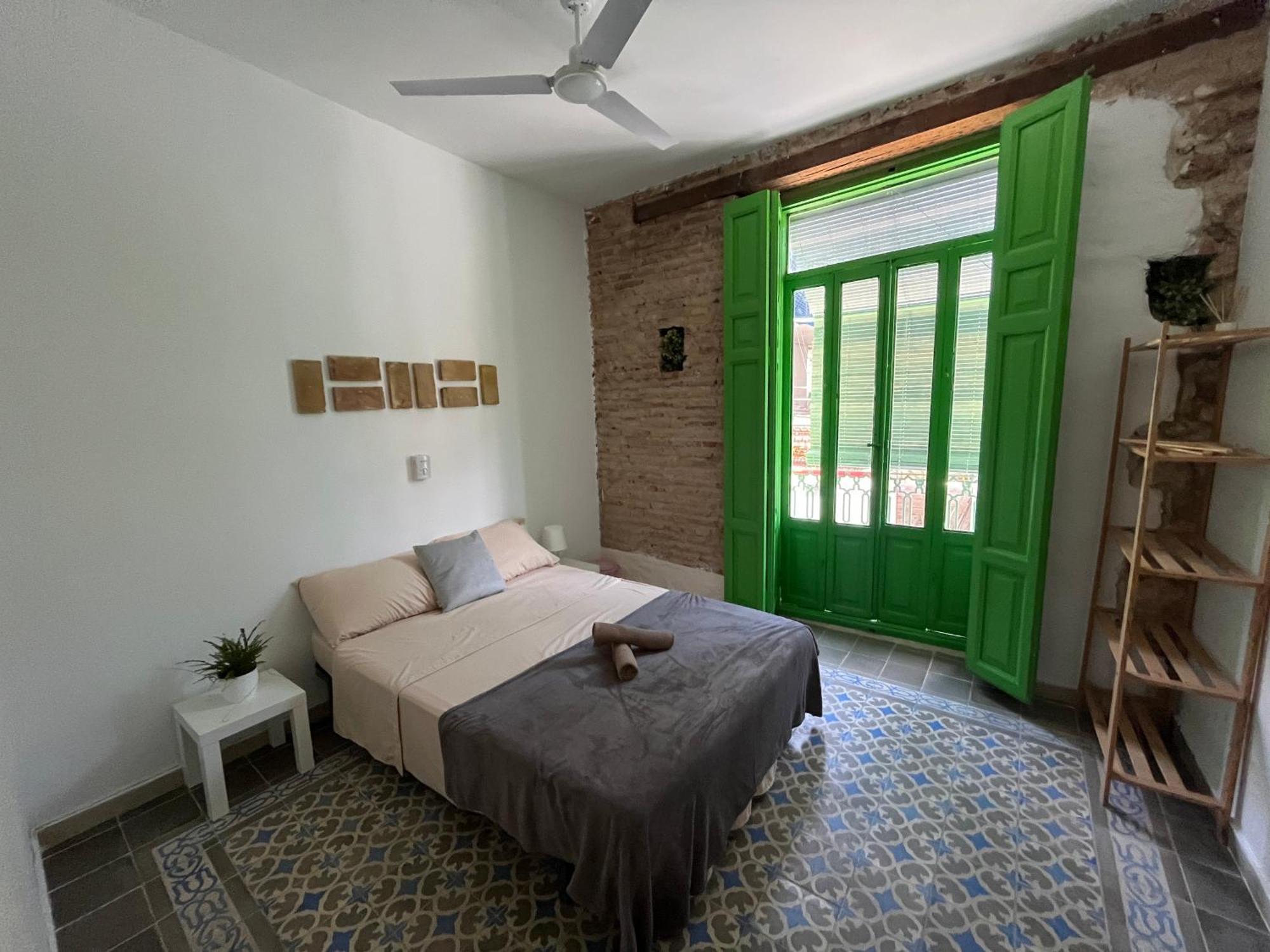 Kiwi Rooms Auto Check-In Valencia Bilik gambar